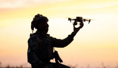 Karas Ukrainoje. „Mavik“ prieš „Šmavik“: Ukraina meta iššūkį pasaulio dronų lyderei