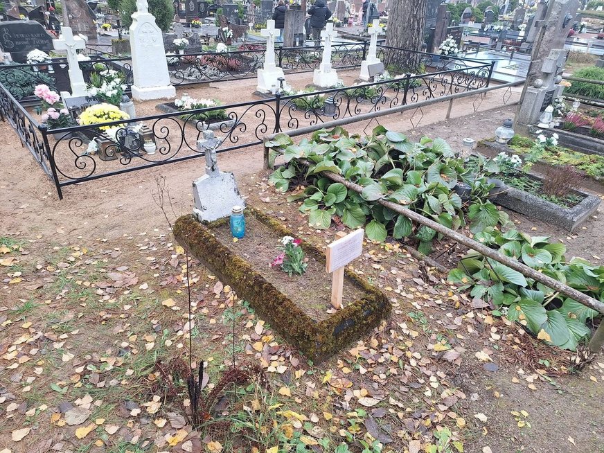 Lentelės Anykščių kapinėse (nuotr. facebook.com)