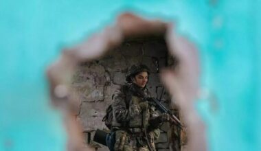 Tragedija Ukrainoje: Rusijos raketa smogė per apdovanojimų ceremoniją, žuvo elito kariai - Alfa.lt