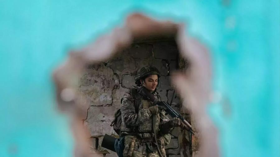 Tragedija Ukrainoje: Rusijos raketa smogė per apdovanojimų ceremoniją, žuvo elito kariai - Alfa.lt