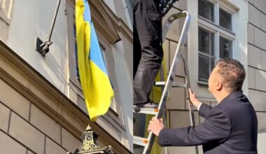 „Esu nustebęs, kad iš karto nepakabino Rusijos vėliavos“: Čekijos parlamento pirmininkas griebėsi kopėčių