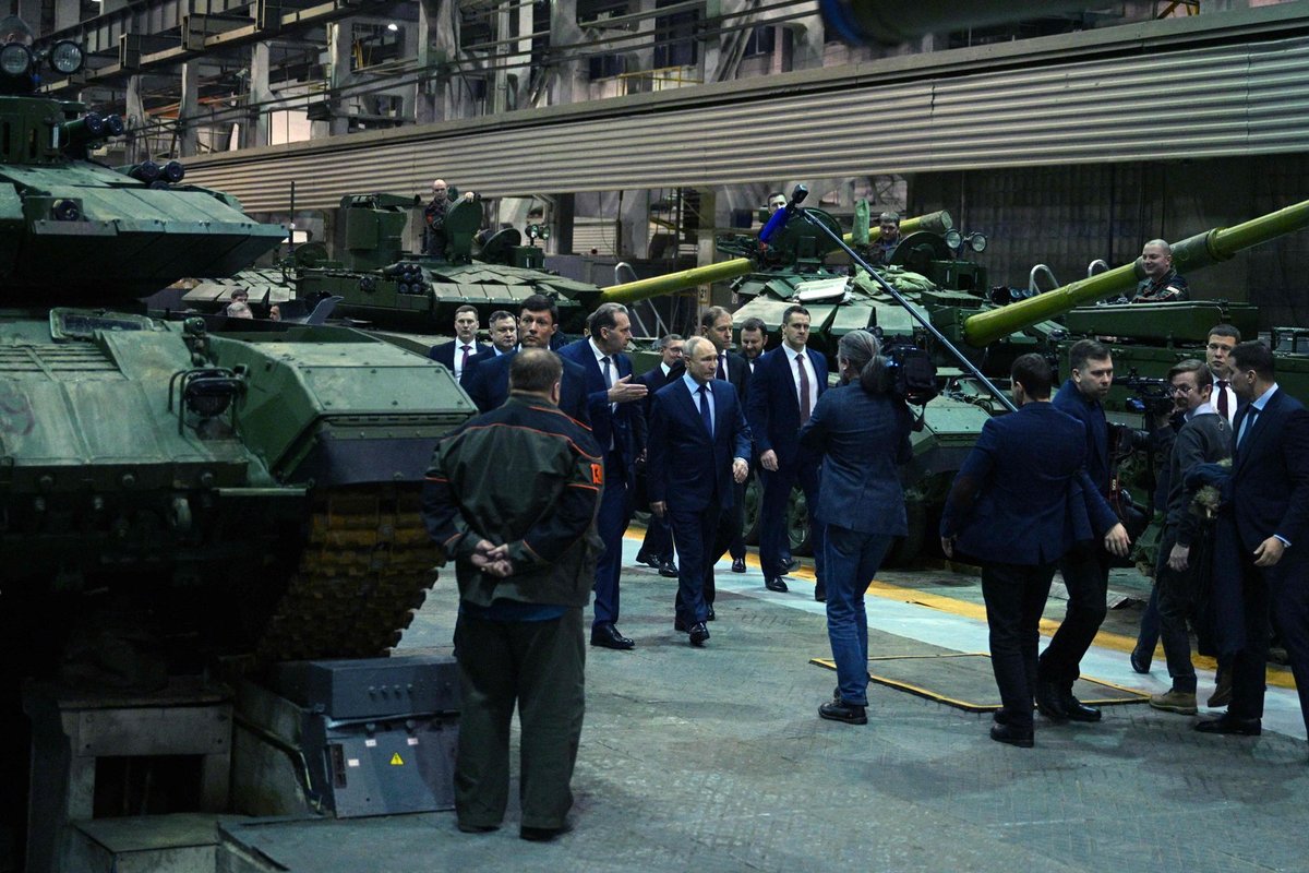 Rusijos karo ekonomikos kortų namelis pradeda griūti