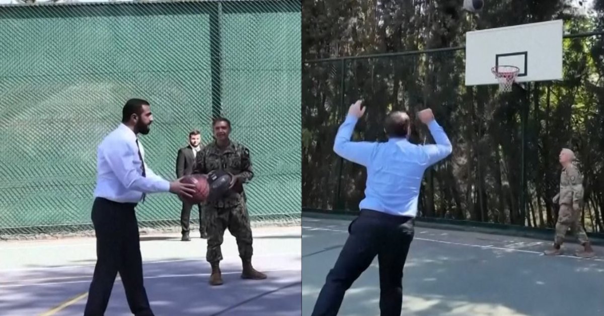 Prieš 2 dienas dar vadino teroristu: nufilmavo, kaip Sirijos vadovas žaidžia krepšinį su JAV generolais