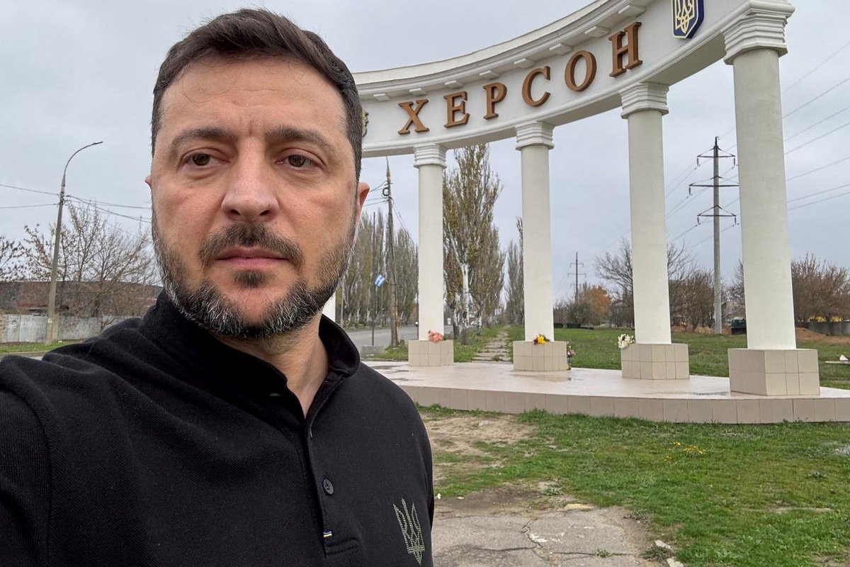 Karas Ukrainoje. Zelenskis įvedė sankcijų į korupcijos skandalą įsivėlusiam buvusiam bendražygiui - Delfi