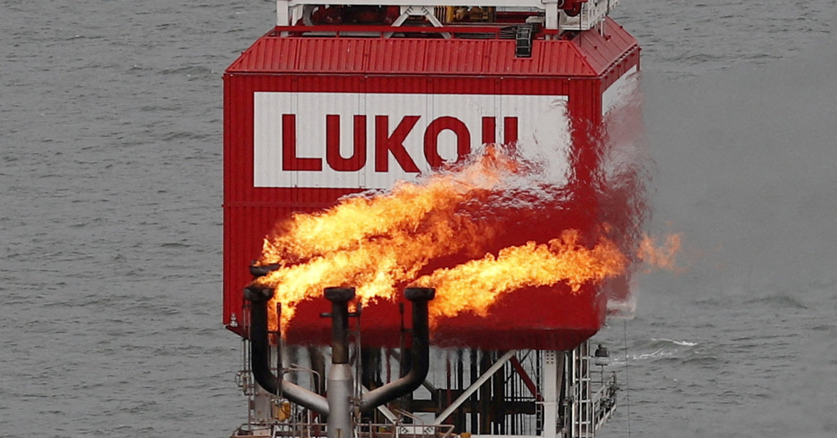 Įsigaliojo sankcijos „Lukoil“ ir „Rosneft“: kur blaškosi tanklaiviai su 48 mln. barelių naftos