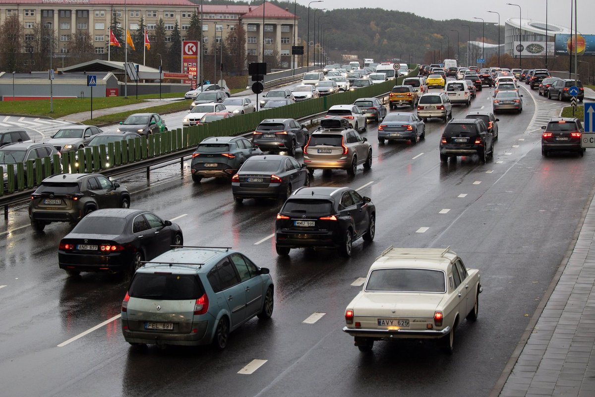 Pasiruoškite – kelionė į darbą gali prailgti - Delfi