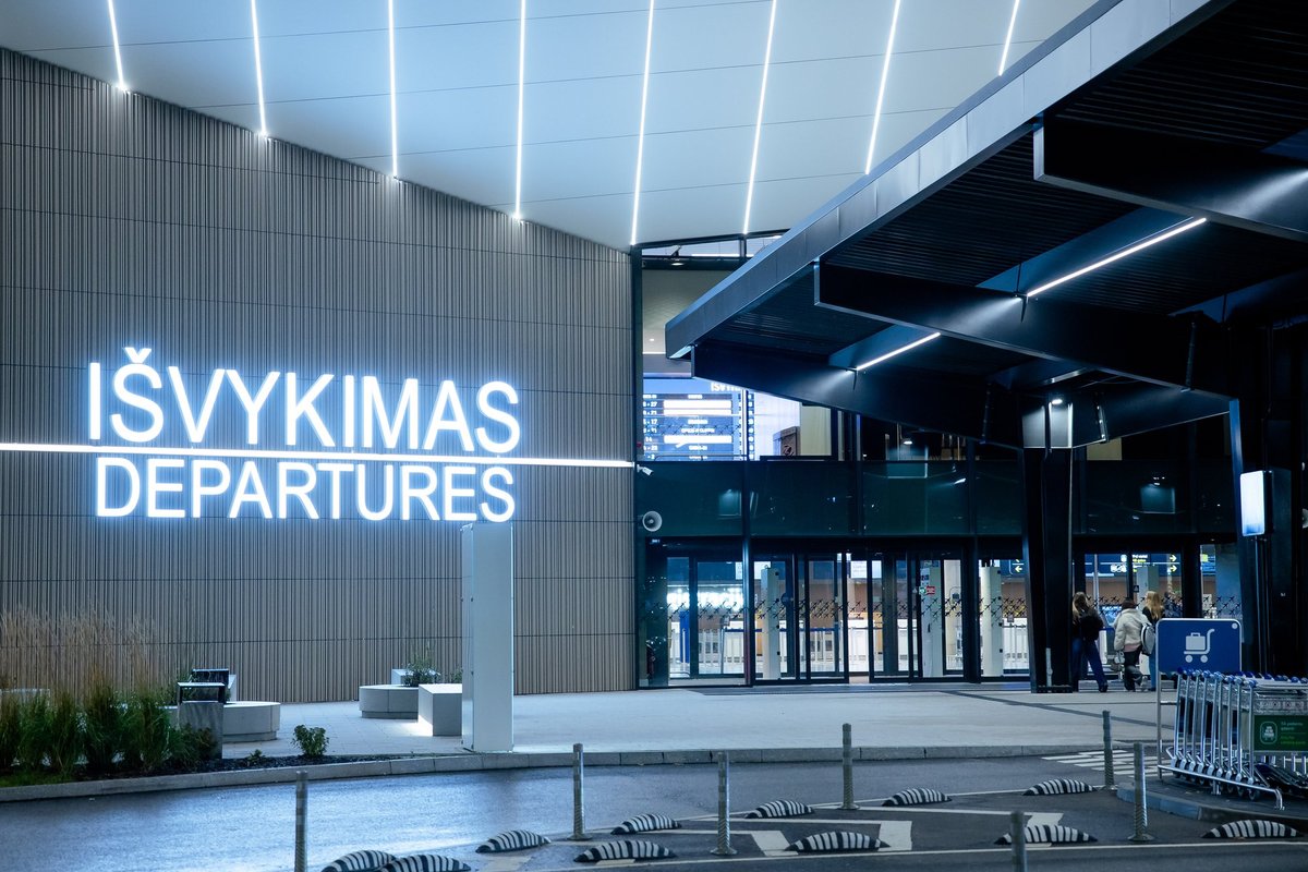 Dėl įtariamų oro balionų sustabdyti skrydžiai Vilniuje