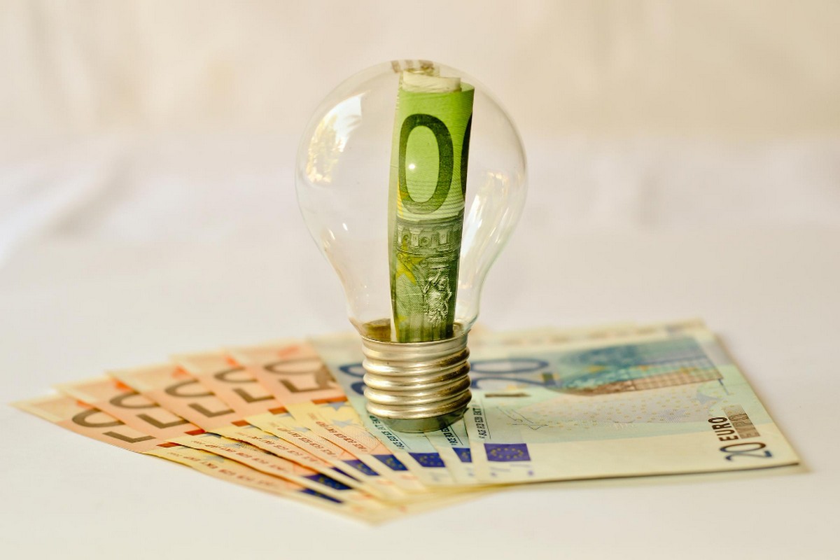 spalį dėl tarpsisteminių jungčių ir elektrinių remontų elektra brango 25 proc.