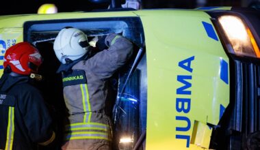 Vilniuje apvirto GMP automobilis: nukentėjo medikė ir pacientas