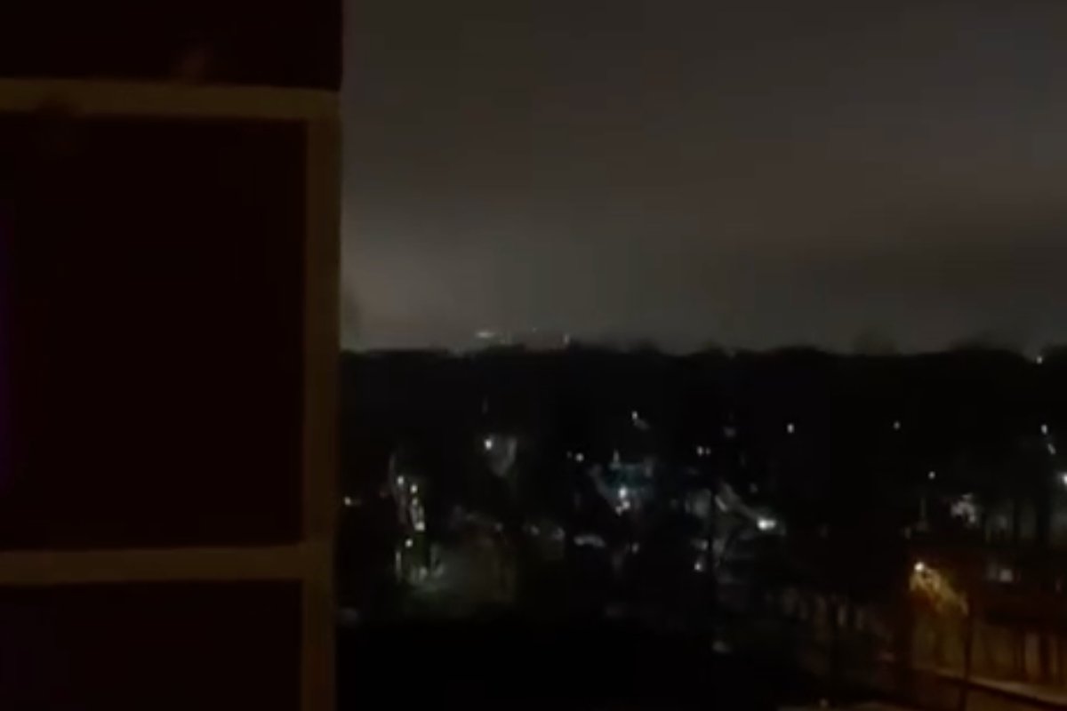 Karas Ukrainoje. Rusija praneša apie bemaž 100 dronų antskrydį - Delfi