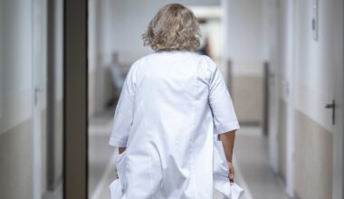 Medikų organizacijos Seimą ragina nepritarti SAM siūlymams dėl priemokų ir įstaigų prioritetizavimo