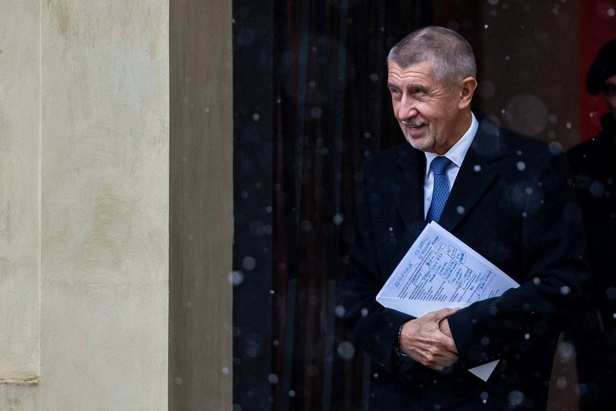 Čekijos rinkimų nugalėtojas siekia įtraukti į vyriausybę išžaginimu kaltinamą kandidatą