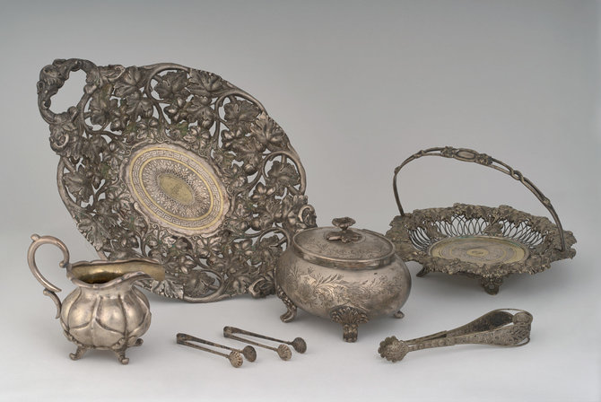 Zofijos Grunt, Joannos Szmit nuotr./Kraičiais vienuolynui atitekęs sidabras: stalo įrankiai ir indai, atsidūrę Žarnoviece