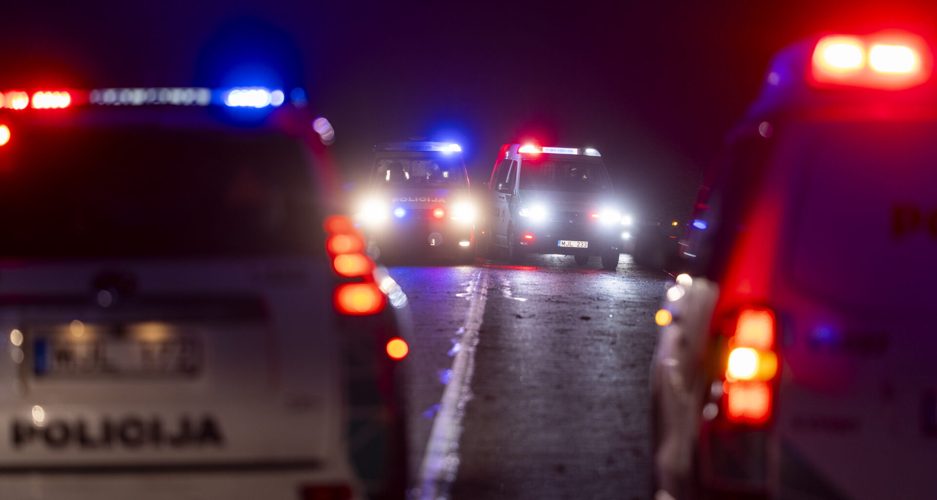 šalia rastas sužalotas afganistanietis ir žuvęs latvis