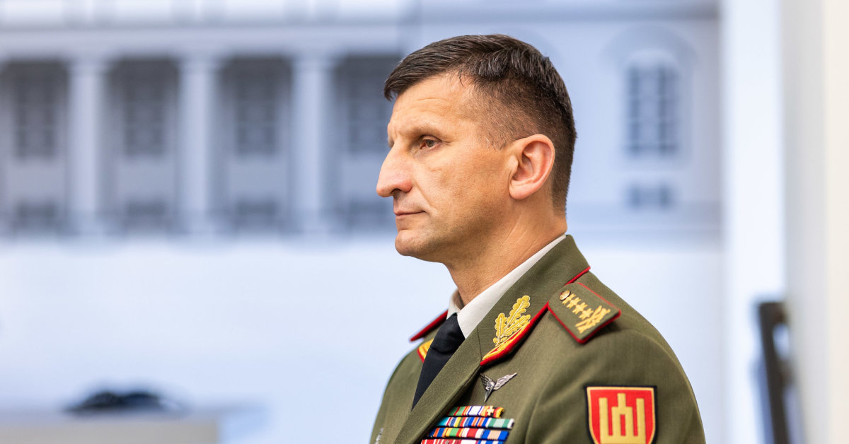 Kariuomenės vadas: nuo biudžeto priklausys, ar ginsimės Molotovo kokteiliais, ar technologijomis