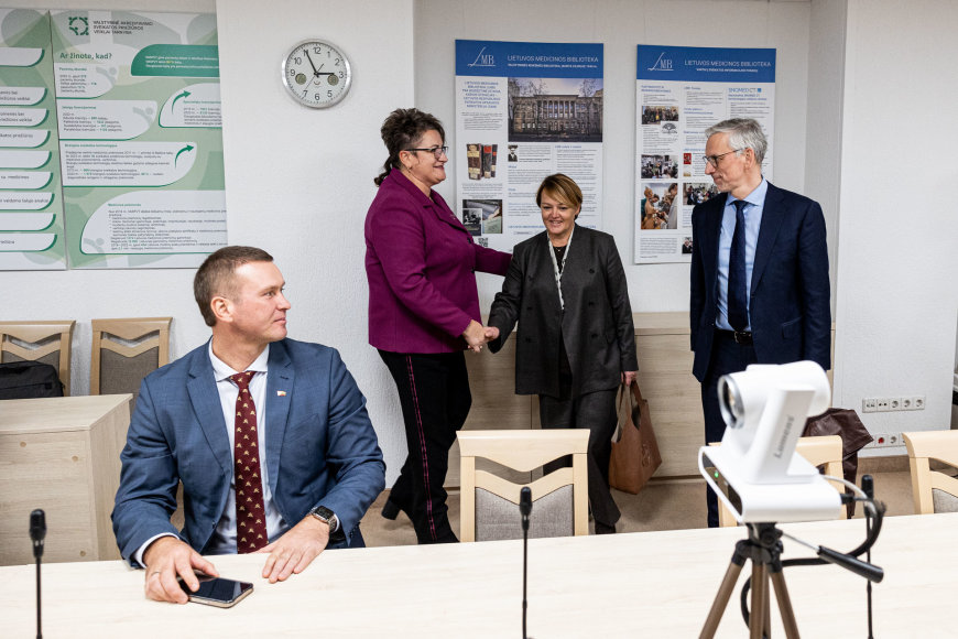 Pauliaus Peleckio / BNS nuotr./Susitikimas Seime dėl iš Santaros klinikų išėjusių vaikų neurochirurgų