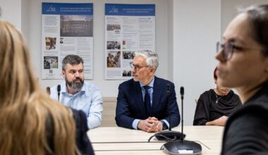 Politikams Santarų klinikų situacija nerimo nekelia, o tėvai vadina tragedija: „Servetėle gesinamas gaisras“