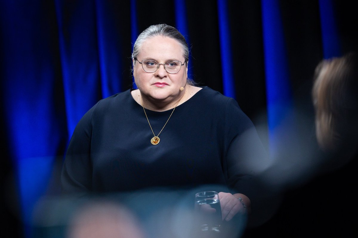 Kritikuoja sprendimą nepanaikinti Nedzinsko teisinės neliečiamybės