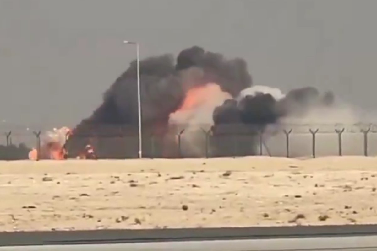 Dubajuje minios akivaizdoje sudužo naikintuvas