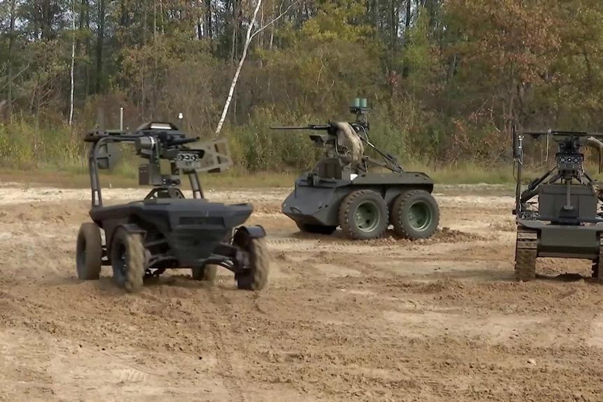 Ukrainiečiai išbando robotizuotas sistemas, aiškindamiesi, kiek jos būtų naudingos mūšio lauke