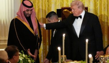 Su nerimu stebi, kas vyko per Trumpo ir Mohammedo bin Salmano susitikimą - Delfi