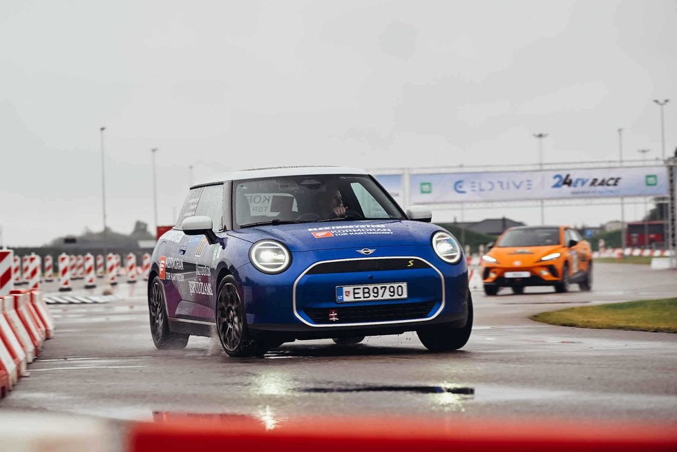 24 valandų elektromobilių lenktynės (nuotr. Vytauto Pilkausko)