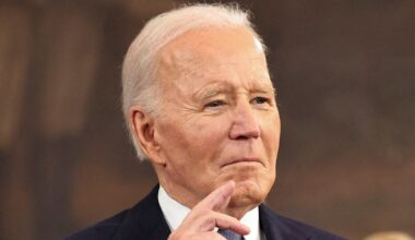 Bidenas užsipuolė Trumpą: jis griauna ne tik Baltuosius rūmus, bet ir visą šalį