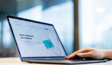 Bankera biure – FNTT pareigūnai: atlieka kratas