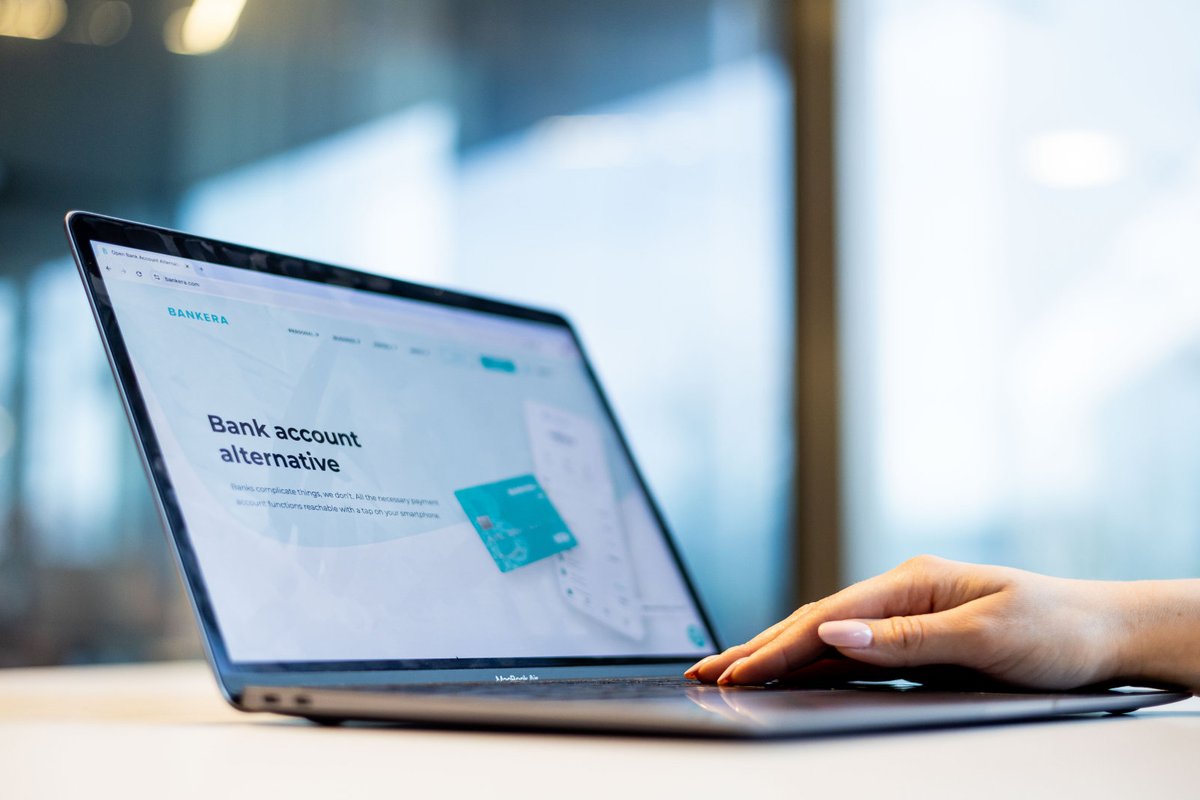 Bankera biure – FNTT pareigūnai: atlieka kratas