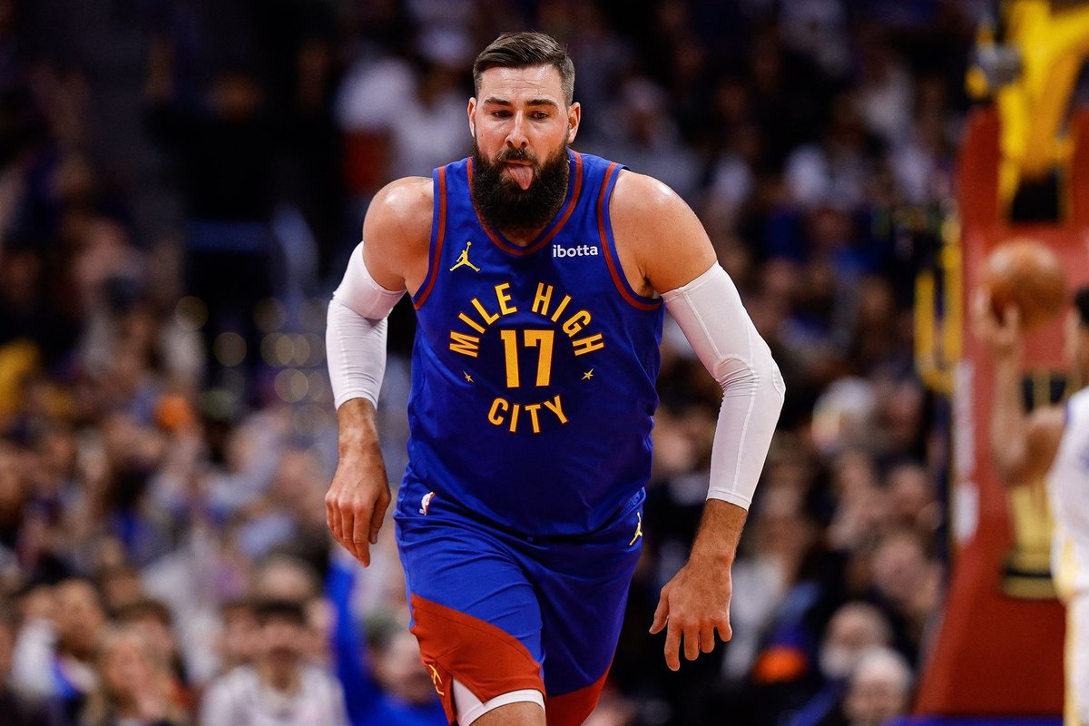 Taikliais tritaškiais Jokičių linksminęs Valančiūnas su „Nuggets“ nepaliko vilčių „Warriors“