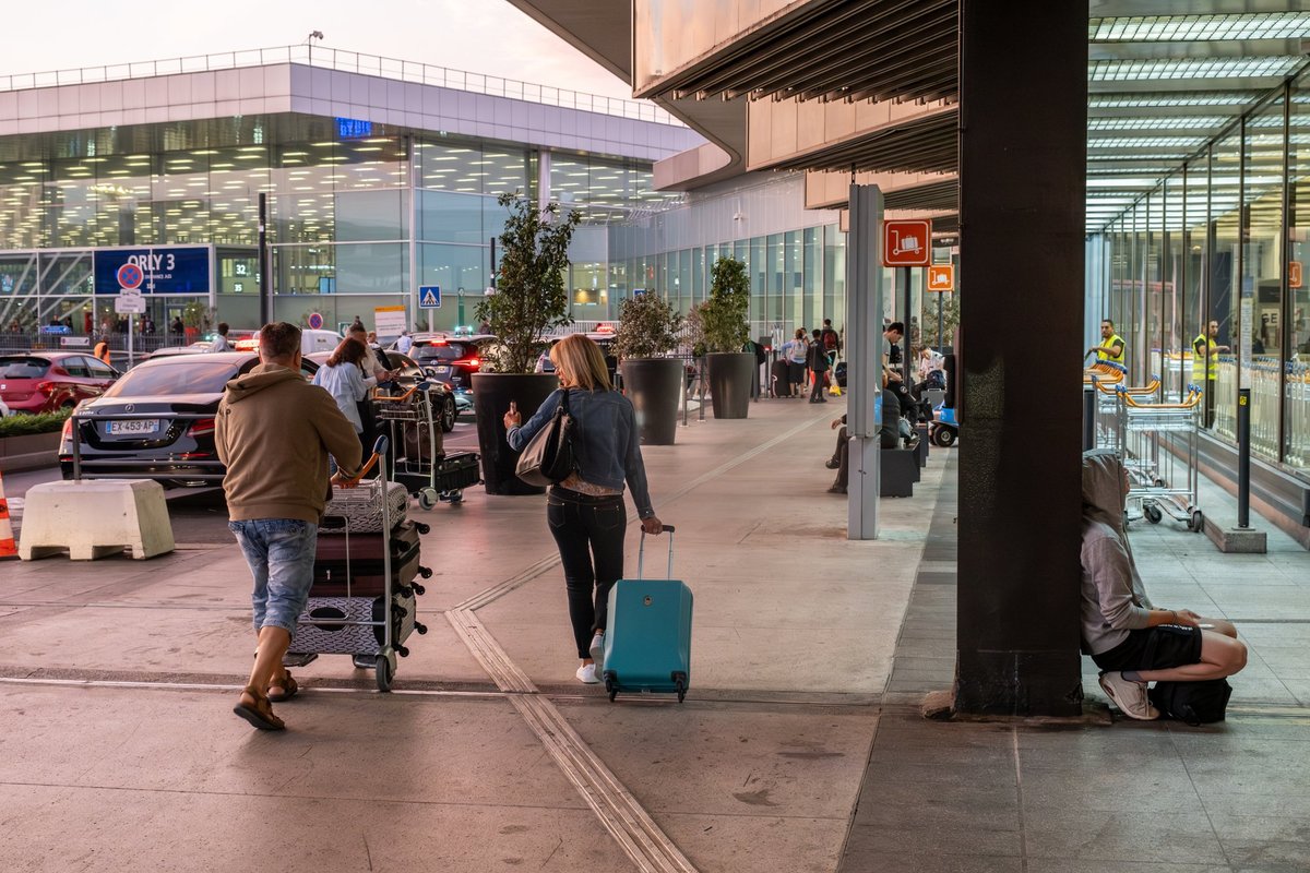 Prancūzijoje lėktuvų keleiviai galės būti baudžiami 20 tūkst. eurų bauda ir draudimu skristi