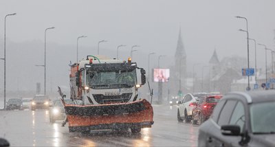 Pirmas gausesnis šių metų sniegas nubalino Kauną