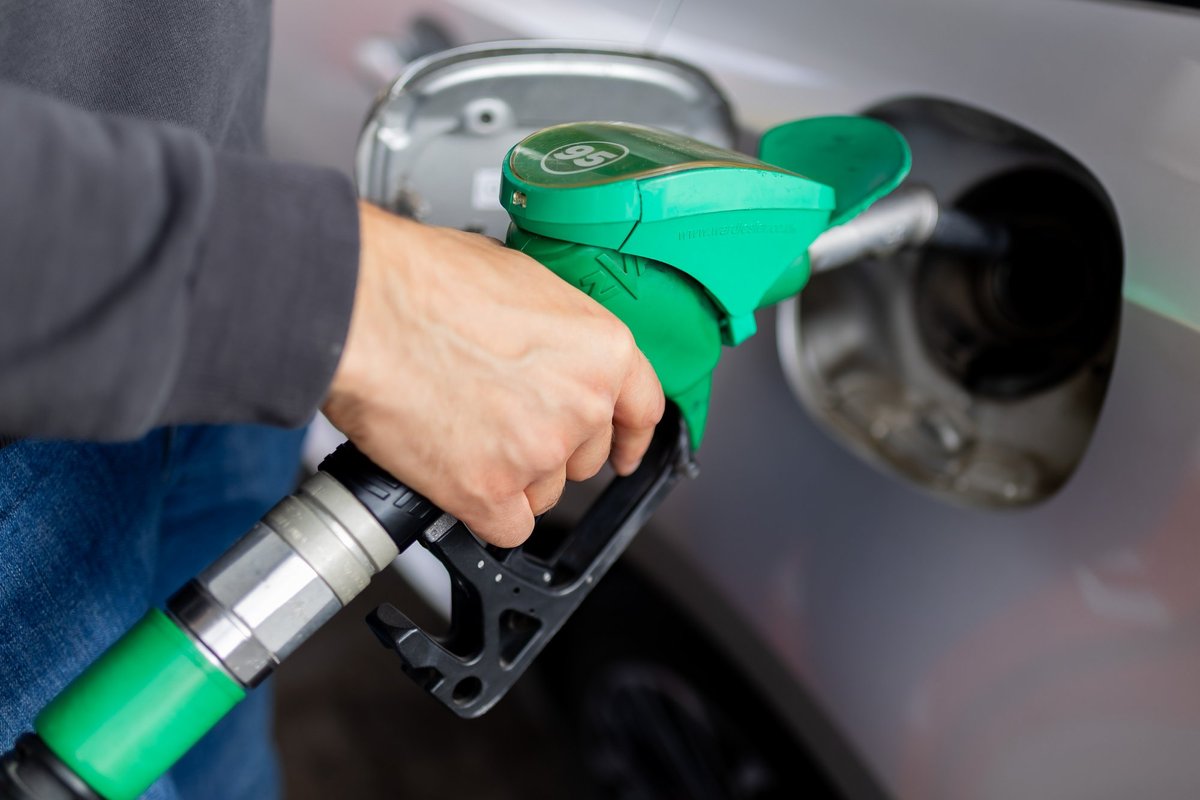 LEA: didėja skirtumas tarp benzino ir dyzelino kainų