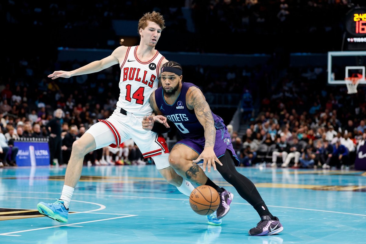 Buzelis produktyviai išnaudojo savo laiką, tačiau „Bulls“ krito Šarlotėje - Delfi