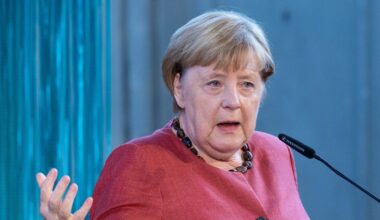 Buvęs NATO vadovas prisimena: po vieno sprendimo Merkel su juo ėmė elgtis šaltai