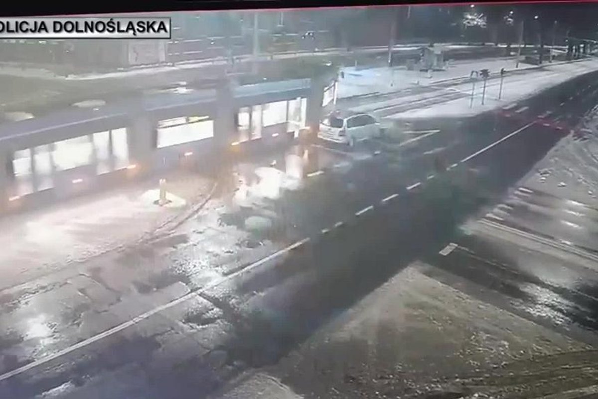 Lenkijoje pagrobtas vyras žuvo per avariją su tramvajumi