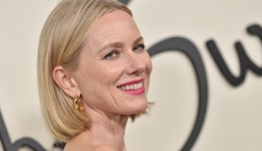 Naomi Watts atvirai apie menopauzę ir gėdą moterims
