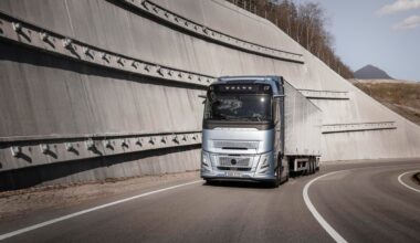 „Volvo Trucks“ pristato „Stop/start“ technologiją sunkvežimiams