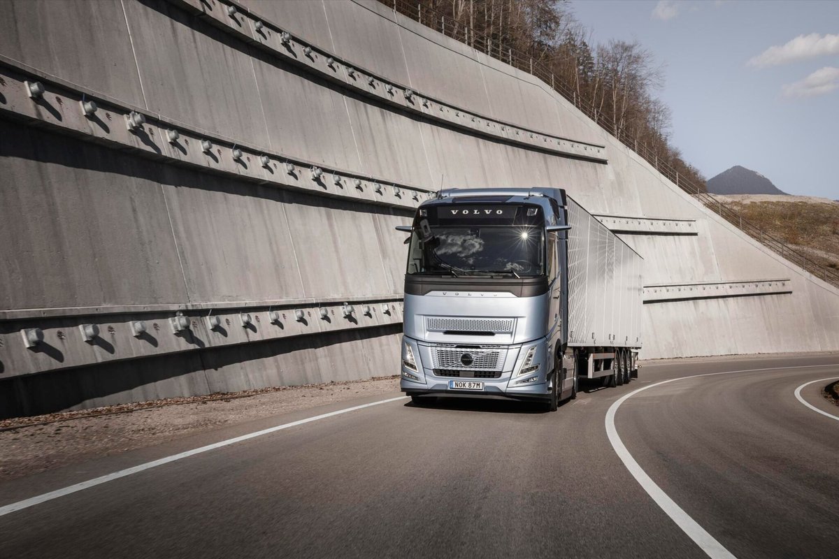 „Volvo Trucks“ pristato „Stop/start“ technologiją sunkvežimiams