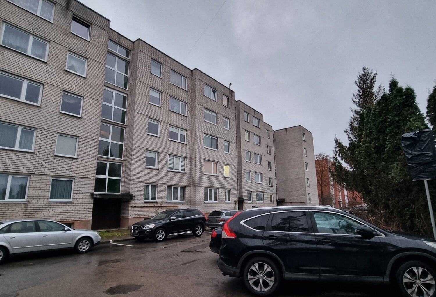 Vienas ženklas – dviejų gyvenamųjų namų nesutarimo objektas