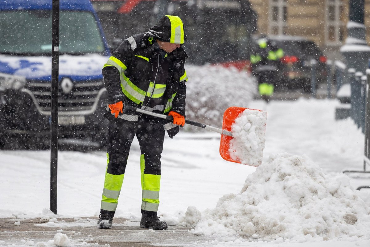 Kai kurie regionai – jau sniego spąstuose: padaugėjo gaisrų ir avarijų