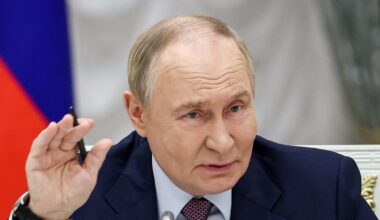 Putinas Kremliuje apdovanojo žinomą vokiečių pianistą