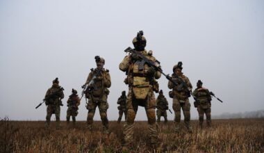 Tiesą nuslėpti vis sunkiau: rekordiškai daug rusų priešinasi artimųjų siuntimui į karą