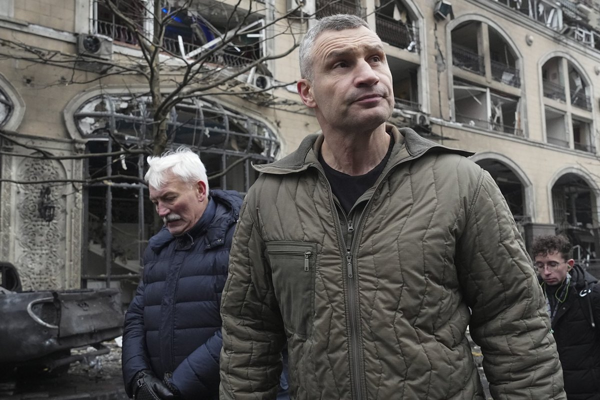 Karas Ukrainoje. Klyčko: trūksta karių, nes daug vyrų bėga į užsienį - Delfi