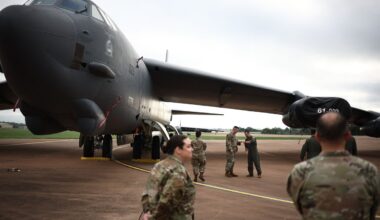 JAV vėl pasiuntė bombonešius prie Venesuelos krantų