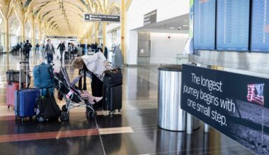 JAV penktą dieną iš eilės atšaukta daugiau kaip 1 tūkst. skrydžių - Delfi