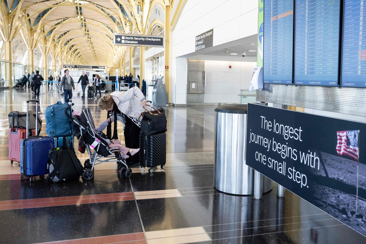 JAV penktą dieną iš eilės atšaukta daugiau kaip 1 tūkst. skrydžių - Delfi