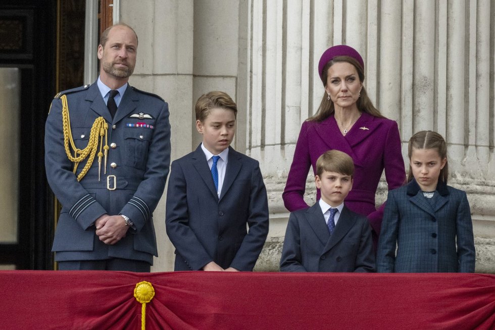 Princas Williamas ir Kate Middleton su vaikais (nuotr. SCANPIX)