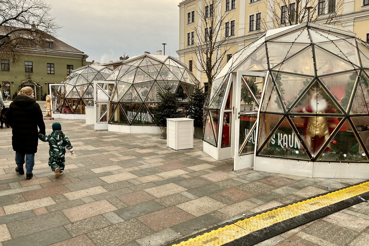 Prie Kauno eglutės įsibėgėja šventinė prekyba