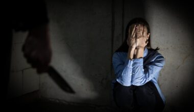 Plungėje peiliu sužalotos dvi moterys